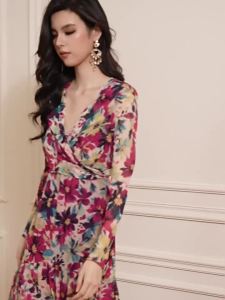 Elegant and Skin-flattering Fake-layer Print Dress