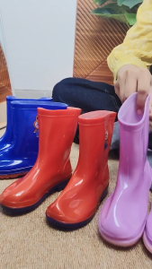 MY COLLIN Sepatu Boots Anti Air Colorful untuk Musim Hujan & Aktivitas Outdoor Ukuran 31-35 Labubu 328