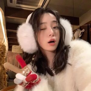 White Cute Plush Earmuffs Suitable for Winter Womens Outdoor Travel Keeping Warm Fashionable Providing Cold Protection Earmuff