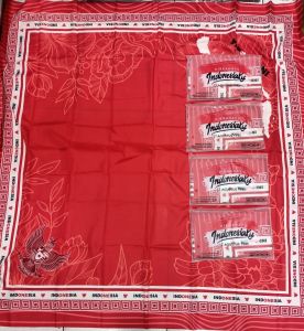 Hijab segi empat voal motif kemerdekaan