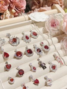 Elegant Medieval Design Red Corundum Pendant Necklace for Women Dinner Party Fashion Jewelry Accessories Silver Plated Alloy