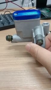 ฝากระปุกน้ำมันเบรก V.2 ไม่สามารถนำไปใส่รถยนต์ได้ ฝาปั้มงาน CNC อย่างดี ฝาปั้มWave CNC พร้อมส่งแถมน๊อตสแตนเลส2ตัว