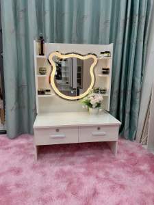 Bàn trang điểm ngồi bệt gương gấu. Đèn led cảm ứng. 62x90