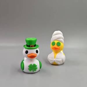 Interesting duck statue ornaments creative design to create personalized space suitable for holiday gifts.