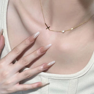 เรียบหรู สร้อยคอข้ามชุบทอง 18k ฝรั่งเศส เป็นผู้หญิง อ่อนโยน แฟชั่นโซ่เหล็กไทเทเนียมอ่อนโยนหรูหราเค้นคอจี้