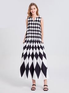 ชุดเดรสยาวแขนกุดคอวีพิมพ์ลายสก็อตสีดำขาวเซ็กซี่แฟชั่นฤดูร้อน 2024 ผ้าโพลีเอสเตอร์ 95% ผสมอื่นๆ 5%