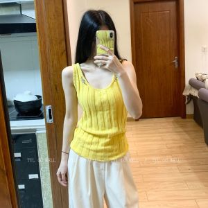 เสื้อกั๊กสายเดี่ยวคอวีสีดำ ทรงเข้ารูป สำหรับผู้หญิง ฤดูร้อน 2025 ใหม่ หวานและเผ็ดร้อน เสื้อชั้นใน เสื้อคลุม เสื้อผ้าทำงาน