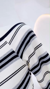 เสื้อแขนยาวปาดไหล่ เสื้อแขนยาวไหมพรมลายทางปาดไหล่ หน้าหนาว ภูเขา งานเกาหลีผ้านิ่มมาก G-rose (G028)