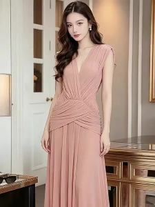 Đầm Dài Eo Thon Vòng Cổ V Xếp Ly Tinh Tế Không Tay