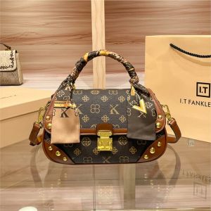 Túi Xách Nữ Cổ Điển Thu Đông 2025 Cao Cấp Thiết Kế Thời Trang Đeo Chéo Cầm Tay Hình Tròn Chất Liệu PVC