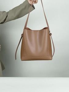 Beg Besar Wanita Musim Bunga dan Musim Panas 2024 Beg Utusan Beg Wanita Baru Beg Baldi Komuter Berkapasiti Besar Sebelah Bahu Kulit Sepadan