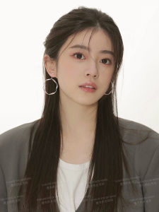 ต่างหูแบบไม่เจาะรูแบบย้อนยุคสไตล์ฮ่องกง ไม่เจ็บ ไม่ต้องเจาะรู ต่างหูแบบวงกลมสำหรับผู้หญิง ฤดูใบไม้ร่วง/ฤดูหนาว ต่างหูแบบโลหะผสม