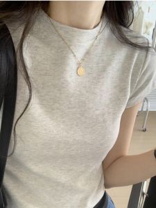 เสื้อยืดคอกลมแขนสั้นทรงเข้ารูปสำหรับผู้หญิงในช่วงฤดูร้อน สไตล์เรียบง่าย สีสันสดใส เสื้อเชิ้ตทรงเข้ารูปสำหรับใส่ทำงาน