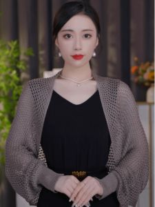 ผ้าคลุมไหล่ไหมน้ำแข็งถักกันแดดแขนยาวบางสีพื้นสำหรับฤดูร้อนปี 2025 ผ้าคลุมไหล่แฟชั่นสำหรับผู้หญิงแบบมีฮู้ดแบบเปิด