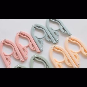 [COZZY]Penyangkut Lipat/Folding Hanger Portable Travel Foldable Plastic Hanger Anti-slip Wardrobe Clothes Magic Drying Rack/折叠式衣架