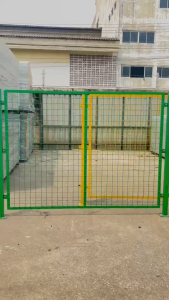 รั้วสำเร็จรูปชุบPVC สีเขียว/สีเหลือง  รั้วโรบอท รั้วสำเร็จรูป รั้วเหล็ก รั้วสำเร็จรูปพร้อมอุปการติดตั้ง พร้อมส่งจากไทย รั้วสำเร็จรูปชุบพีวีซี