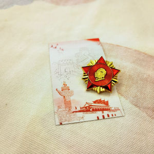 Beijing Tour Souvenir Chairman Mao Metal Lapel Pin Hat Badge Gift for Colleagues And Comrades in Arms Tourist Memorabilia