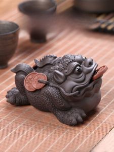Premium Purple Clay Froghopper Tea Pet Small Ornament High End Tea Table Accessories Chinese Traditional Handmade Ceramic Design