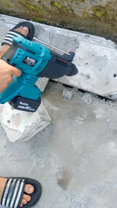 Máy khoan bê tông pin 18V BTM1-M18BL SDS-Plus 3 chức năng 2J không chổi than chân phổ thông