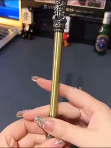 HỘP QUẸT BẬT LỬA GA ĐÁ THIẾT KẾ HÌNH CÂY THIẾT BẢNG-GẬY NHƯ Ý TÔN NGỘ KHÔNG