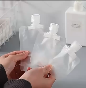 Portable sorting bags for hand luggage travel. Compact size. Can be taken on plane. Hygiene and pressure resistance. Recycling. Suitable for hotel and camping use.