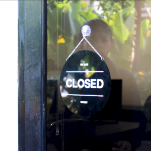 Sign Open Closed Gantung Akrilik + Stiker Tahan Cuaca - INPI HOUSE