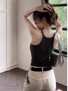 เสื้อกล้ามคอตตอนสีดำดีไซน์เก๋