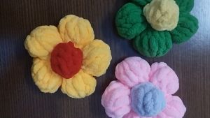 Hoa len bông 10cm cài áo túi làm móc khóa