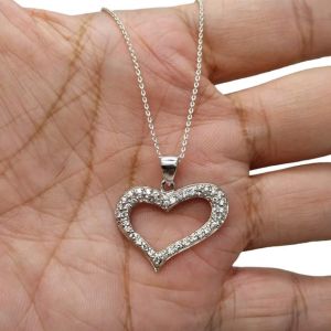 - จี้ เงินแท้ 92.5% รูปหัวใจ งานส่งออก ฝังด้วยเพชรสวิส cz เกรด 5A หนัก 3.6 กรัม เคลือบทองคำขาวแล้วครับ ใส่ไม่ดำ