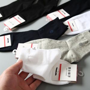 ผู้ชาย ถุงเท้าถึงกลางน่อง ระบายอากาศได้ดี บริสุทธิ์ ผ้าฝ้าย ถุงเท้าบางป้องกันกลิ่นดูดซับเหงื่อ ยืดได้ สบายทุกฤดูกาลสีพื้นฐานสีทึบ