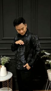 Kemeja Batik Pria Lengan Panjang: Pilihan Terlaris Untuk Pria Dewasa