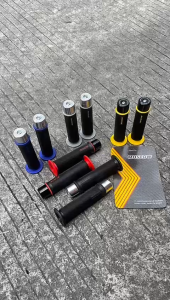 PAKET 2IN1 JALU STANG MOSCOW MODEL BULAT CNC C46 ANTI KARAT SEPASANG BANDUL STIR + HANDGRIP HANDFAT HG55 HG66 BULU SET KIRI KANAN BANDUL STANG MOTOR END BAR STANG STABILIZER AKSESORIS MOTOR GRIP HG 55 HG 66 HG77 SARUNG PEDAL GAS PNP VARIO BEAT SCOOPY NMAX