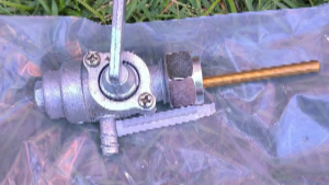 FUEL COCK ASSY RS100