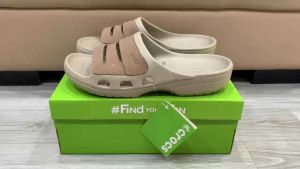 Dép quai ngang crocs chuẩn xịn chống hôi chân nhựa tế bào êm mềm đúc liền khối siêu bền đi mưa lội nước đi biển Crocs Yukon mesa cho nam màu khaki