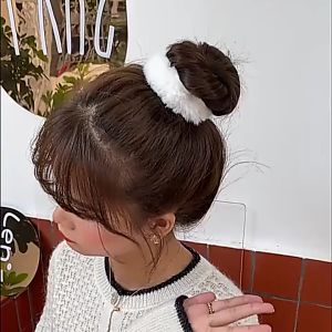 Satu Keluarga Ikat Rambut Bulu Pompom Polos Elastis C877 Karet Aksesoris Rambut Cepol Scrunchie