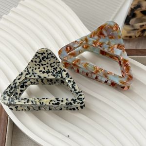 กิ๊บติดผมสามเหลี่ยมอะซิเตทแฟชั่นสำหรับผู้หญิง สไตล์ไฮเอนด์ เครื่องประดับผม กิ๊บติดผมด้านหลังศีรษะ ทรงปลาฉลาม กิ๊บติดผม แบรนด์ SUCDEW