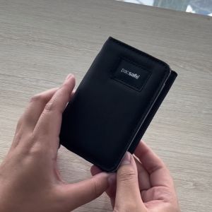 Pacsafe RFIDSAFE RFID BLOCKING TRIFOLD WALLET ANTI-THEFT กระเป๋าสตางค์ กระเป๋ากันขโมย