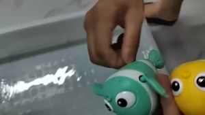 Crown Fish Wind-Up Toy | No Battery Needed! Manual Gear Power – Play Anytime Anywhere! Fun & Educational Kids Toy