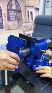 Multi-Purpose Work Bench Vise Heavy Duty Rotating Pipe Jaws 360-Degree Swivel Base