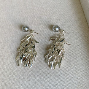 ต่างหูรูปใบไม้ประดับมุกเงินสไตล์เกาหลี ต่างหูแบบใส่ได้สองข้าง หรูหรา โลหะผสม ทองแดง โลหะผสมเงิน ไม่ติดเพชร