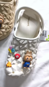 Sandal Selop Wanita Jelly Youth Balance Motif Ban Gerigi Gambar Mainan 2401-Y2