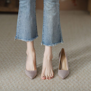 Feifei ฤดูใบไม้ผลิ ฤดูร้อน รองเท้าส้นสูงกํามะหยี่ใหม่ ผู้หญิง รองเท้ายืดบางขนาดเล็กปากสีเทารองเท้าเดียว ทันสมัย เซ็กซี่