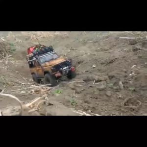 Xe địa hình điều khiển từ xa dẫn động 4 bánh mô phỏng Land Rover Defender D90/110 dành cho trẻ em