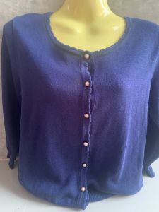 เสื้อไหมพรมคาร์กิแหนสีน้ำเงินกระดุมหน้า