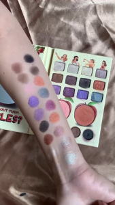 สินค้ามาใหม่ APPLES พาเลทแต่งหน้า อายแชโดว์ บลัชออน เนื้อแมทเนื้อชิมเมอร์ 1 ตลับ 18 เฉดสี มีกระจกในตลับ ขนาด 16g. No.8802