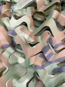 ป่าไม้พรางตัวตาข่ายกลางแจ้งความหนาสีเขียวระบายอากาศป้องกันแสงแดดพรางตาข่ายพรางตัวหนา