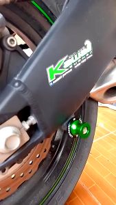 พร้อมส่ง สปูนยกรถ สปูนอลูมิเนียม ขนาด 8mm/1คู่（มี 7 สี ）ช่วยป้องกันการลื่นไถลโดยไม่ตั้งใจแข็งแรงทนทาน ราคาถูกติดตั้งง่าย