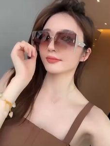 TRENDY Kacamata Mewah Bingkai Persegi Anti UV dan Elegan