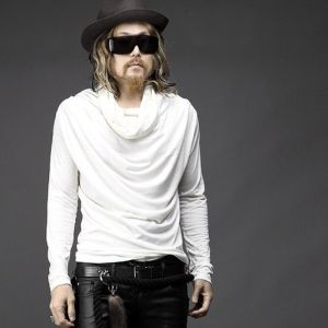 Fashionable Korean Style Long Sleeve T-Shirt Casual Pleated Base Layer Stack Neck Design for Young Men All Seasons Wear