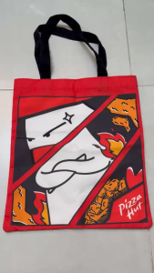 Túi tote Pizza Hut (hình chú gà nóng nảy)